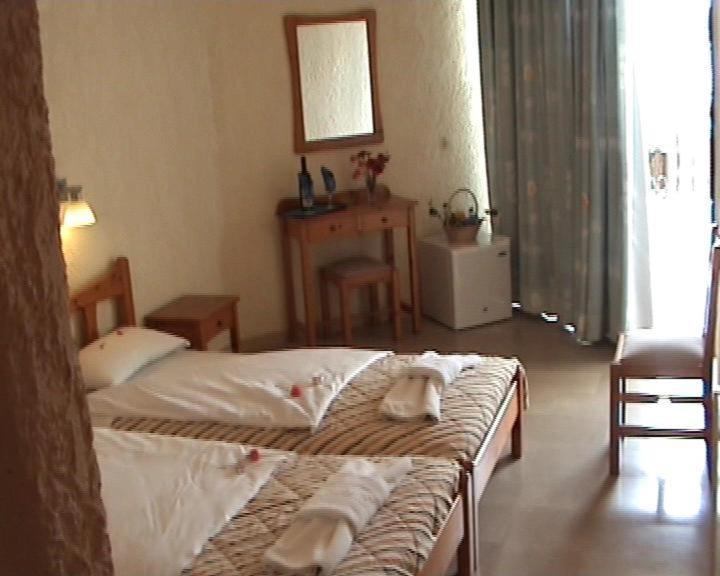 Hotel Alkionis Moraitika Oda fotoğraf